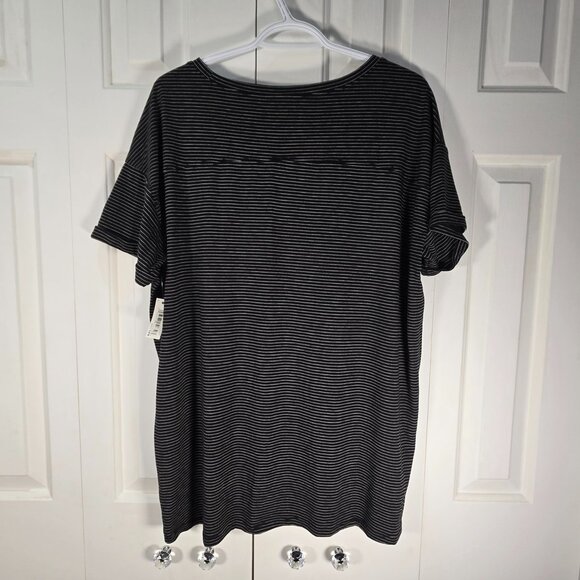 NWT Amazon Essentials Striped Women's Relaxed-Fit T-Shirt - Size XLarge - Picture 3 of 5